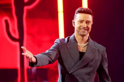 Justin Timberlake Pauses Austin Concert to Aid Fan, Ensuring Safety During Performance